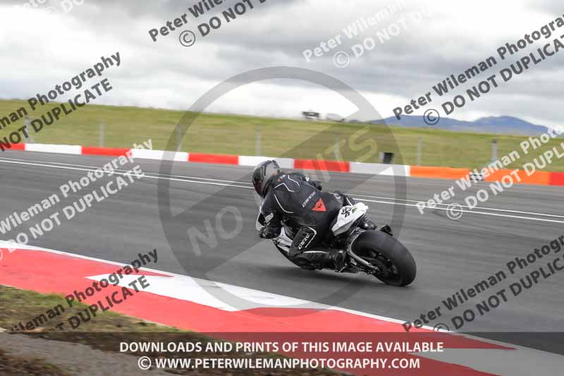 cadwell no limits trackday;cadwell park;cadwell park photographs;cadwell trackday photographs;enduro digital images;event digital images;eventdigitalimages;navarra;no limits trackdays;peter wileman photography;racing digital images;trackday digital images;trackday photos